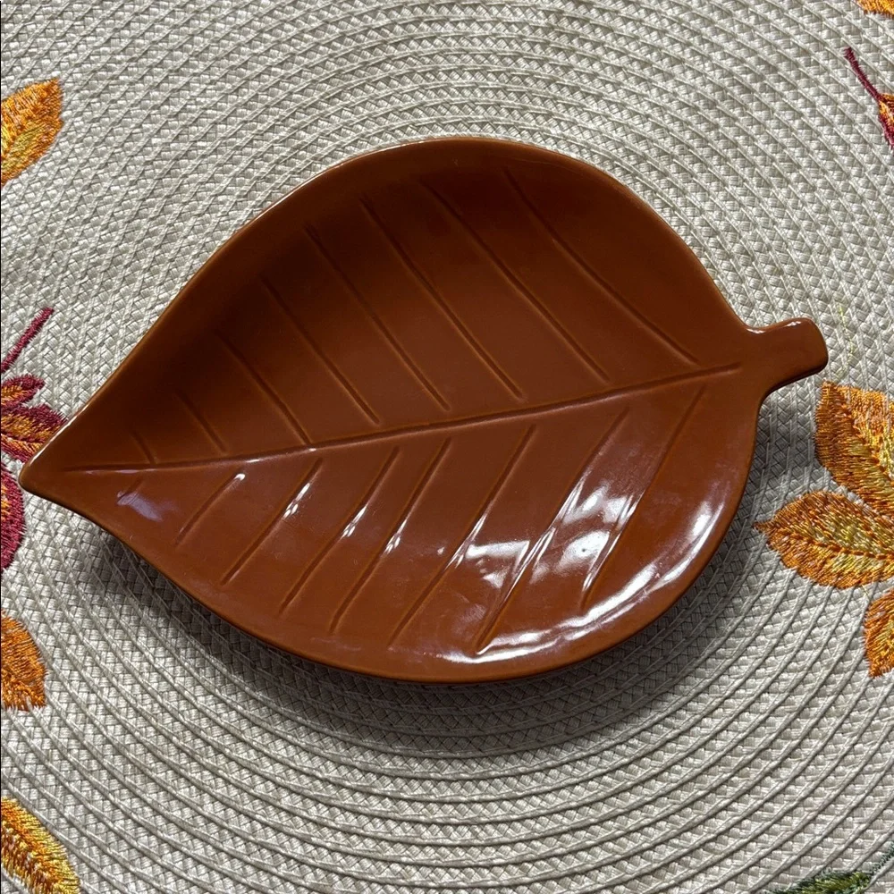 Crate & Barrel Leaf Shaped Appetizer Plates Fall Holiday Thanksgiving Set of 4